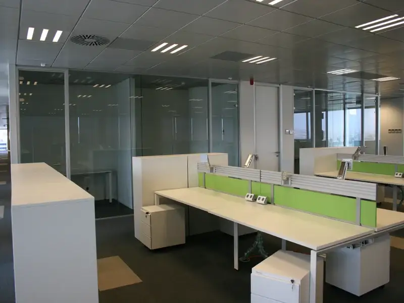 BP — Aluminium and glazed office partitions BP project — image 5