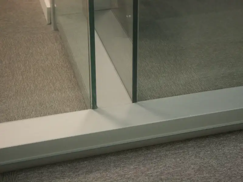 BP — Aluminium and glazed office partitions BP project — image 11