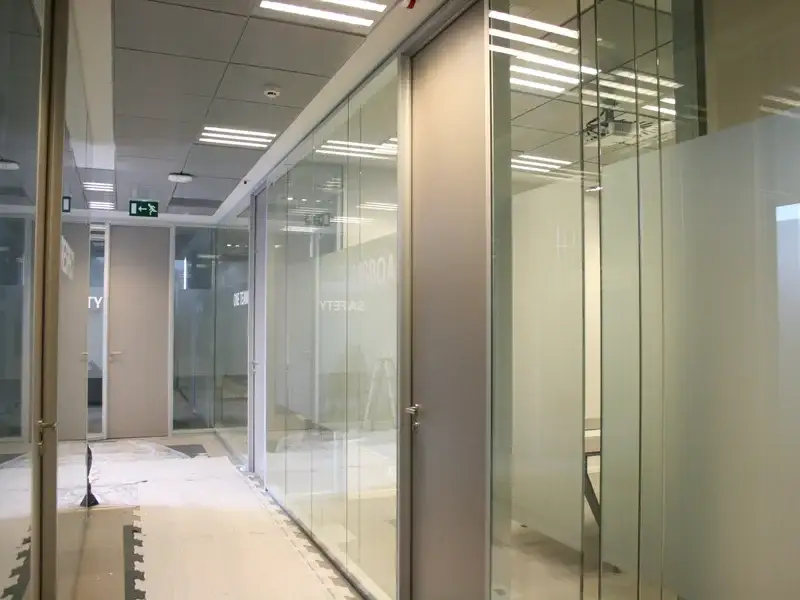 BP — Aluminium and glazed office partitions BP project — image 17