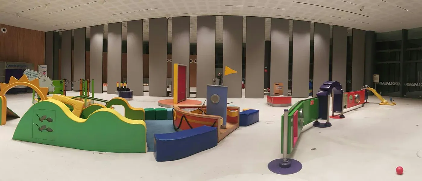 styleMOVE acoustic operable walls deployed in modern corporate conference center