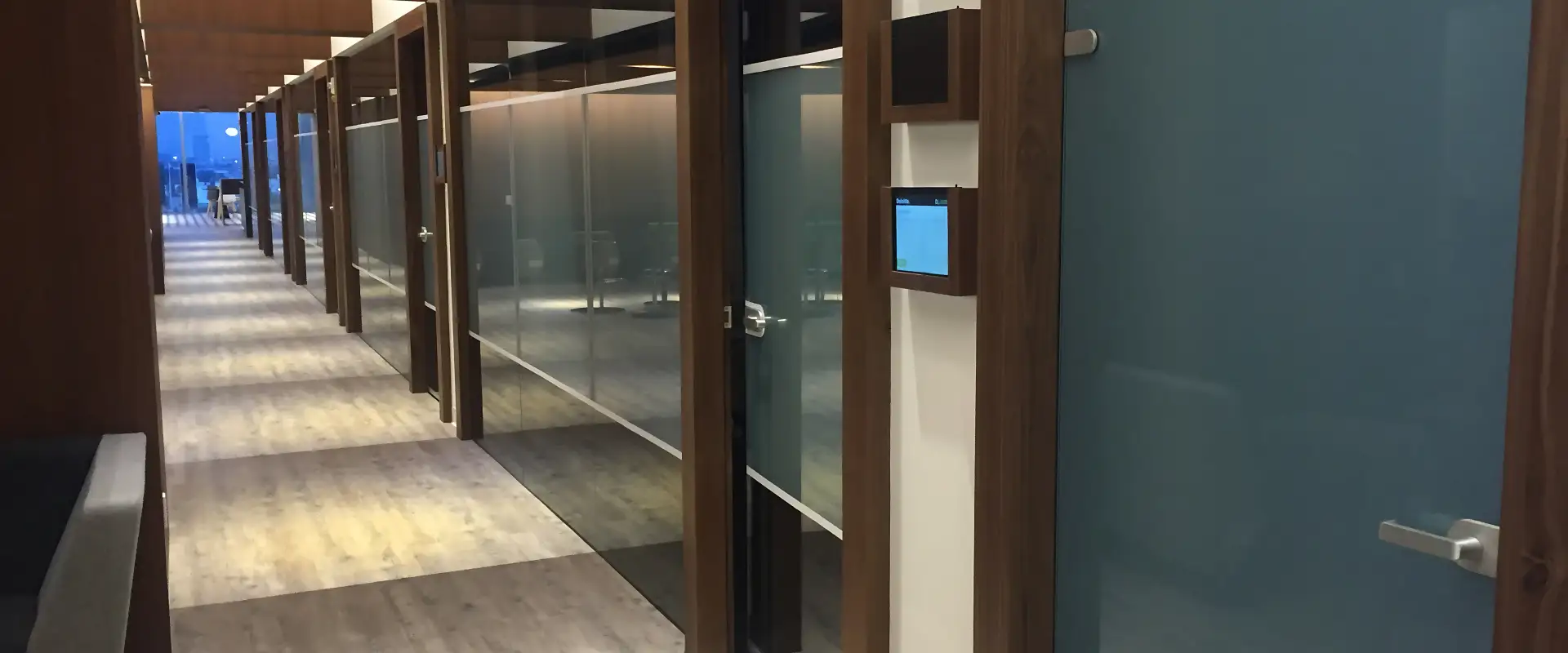 Deloitte — styleSMART office partitions Deloitte project — image 4