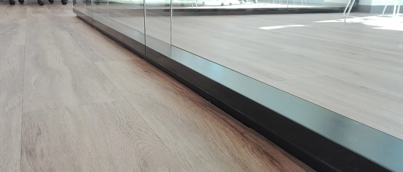 Mamparas divisorias de doble vidrio estructural