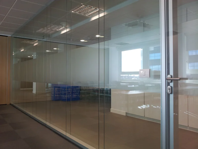 Mamparas divisorias de oficinas proyecto IBERIA en MADRID ESPAÑA