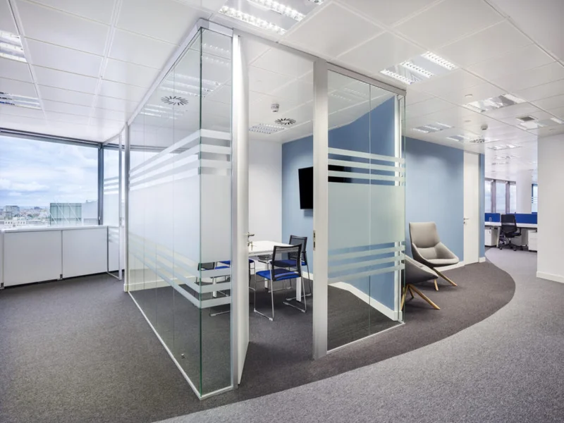 Mamparas divisorias de oficinas proyecto BERKSHIRE HATHAWAY en MADRID ESPAÑA